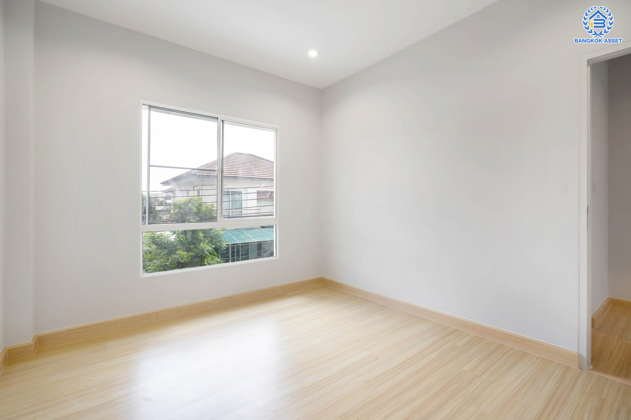 บ้านมือสองตกแต่งใหม่ ม.เดอะคลัสเตอร์วิลล์2 ราชพฤกษ์-พระราม5 เนื้อที่ 48.2 ตร.ว. ฟังก์ชัน 3 ห้องนอน 3 ห้องน้ำ 2 ที่จอดรถ บรรยากาศเงียบสงบ น่าอยู่ บนทำเลเดินทางสะดวก ใกล้ The Walk ,The Crystal SB และจุดขึ้นทางด่วน "ศรีรัช"